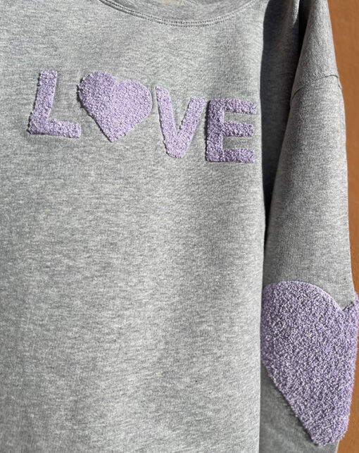 sweat shirt w/lavender