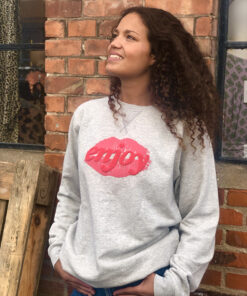 sweat shirt